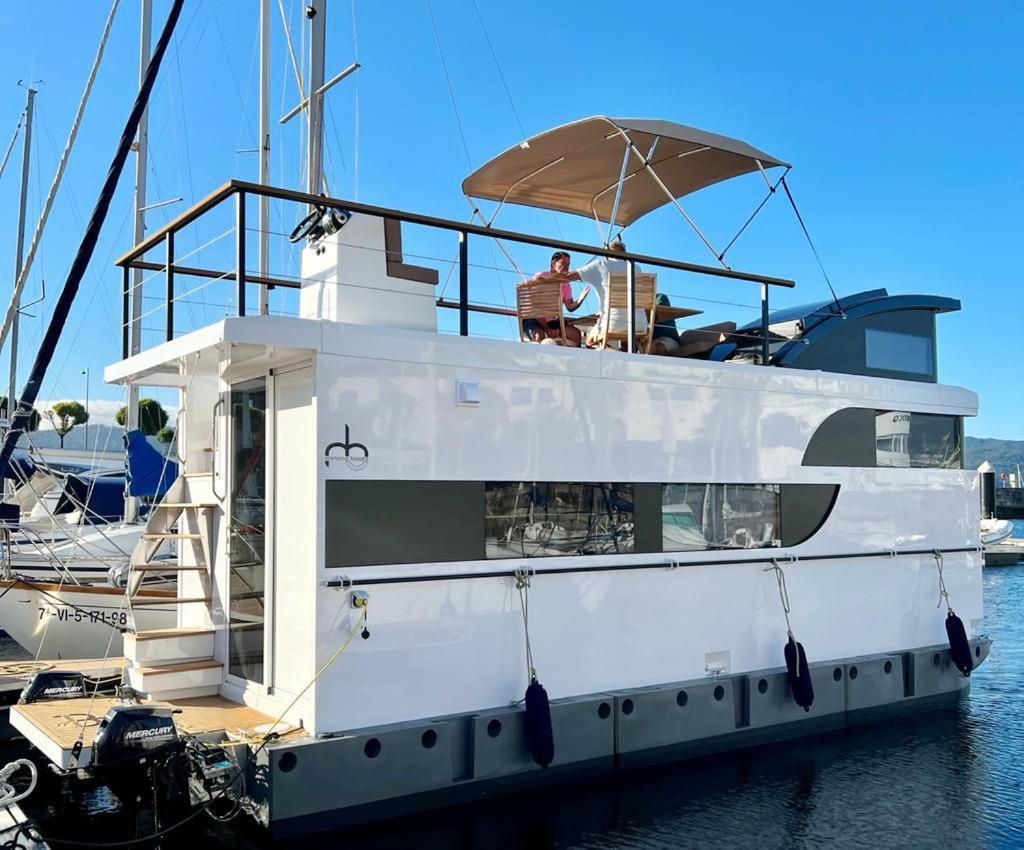 Casa Flotante En El Puerto De Vigo - Different Charter Exterior foto