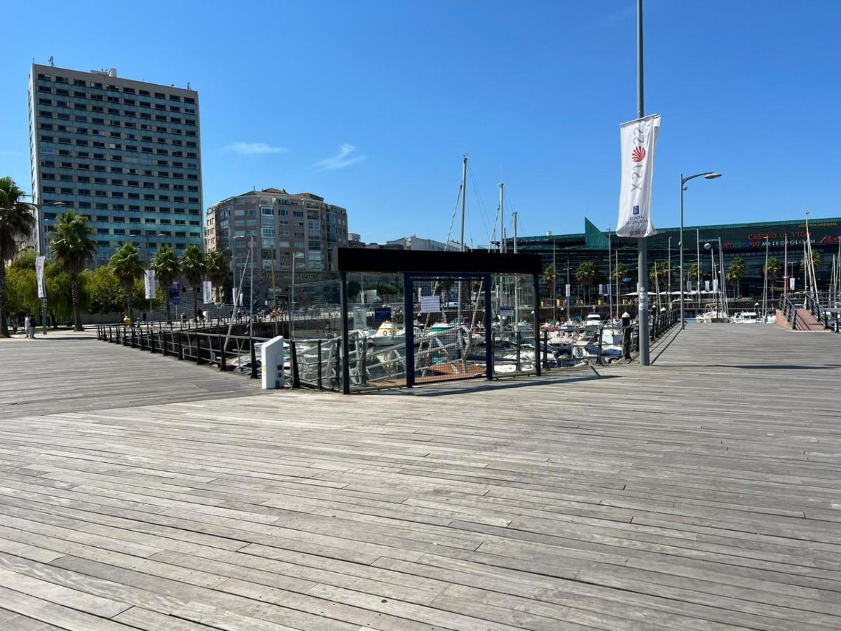 Casa Flotante En El Puerto De Vigo - Different Charter Exterior foto