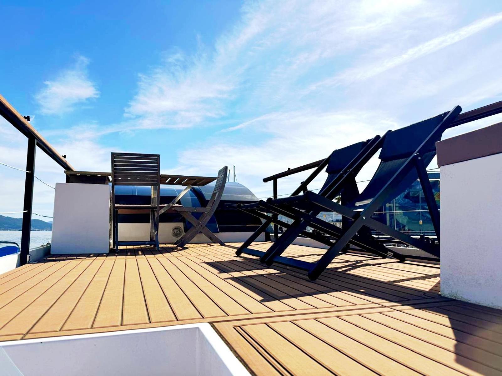 Casa Flotante En El Puerto De Vigo - Different Charter Exterior foto